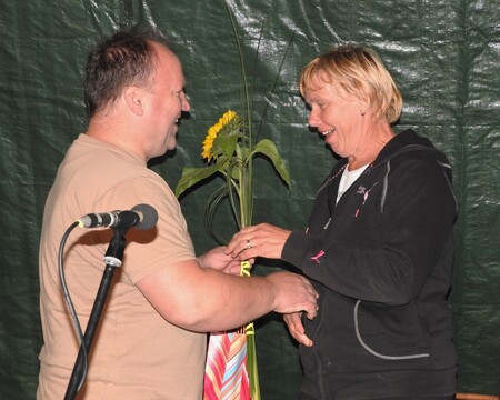 Predsednik društva KUD Pod lipo Adergas Franci Sirc,  se je Jeli Grilc  in Cirilu zahvalil za pogostitev in prireditev na njihovi domačiji